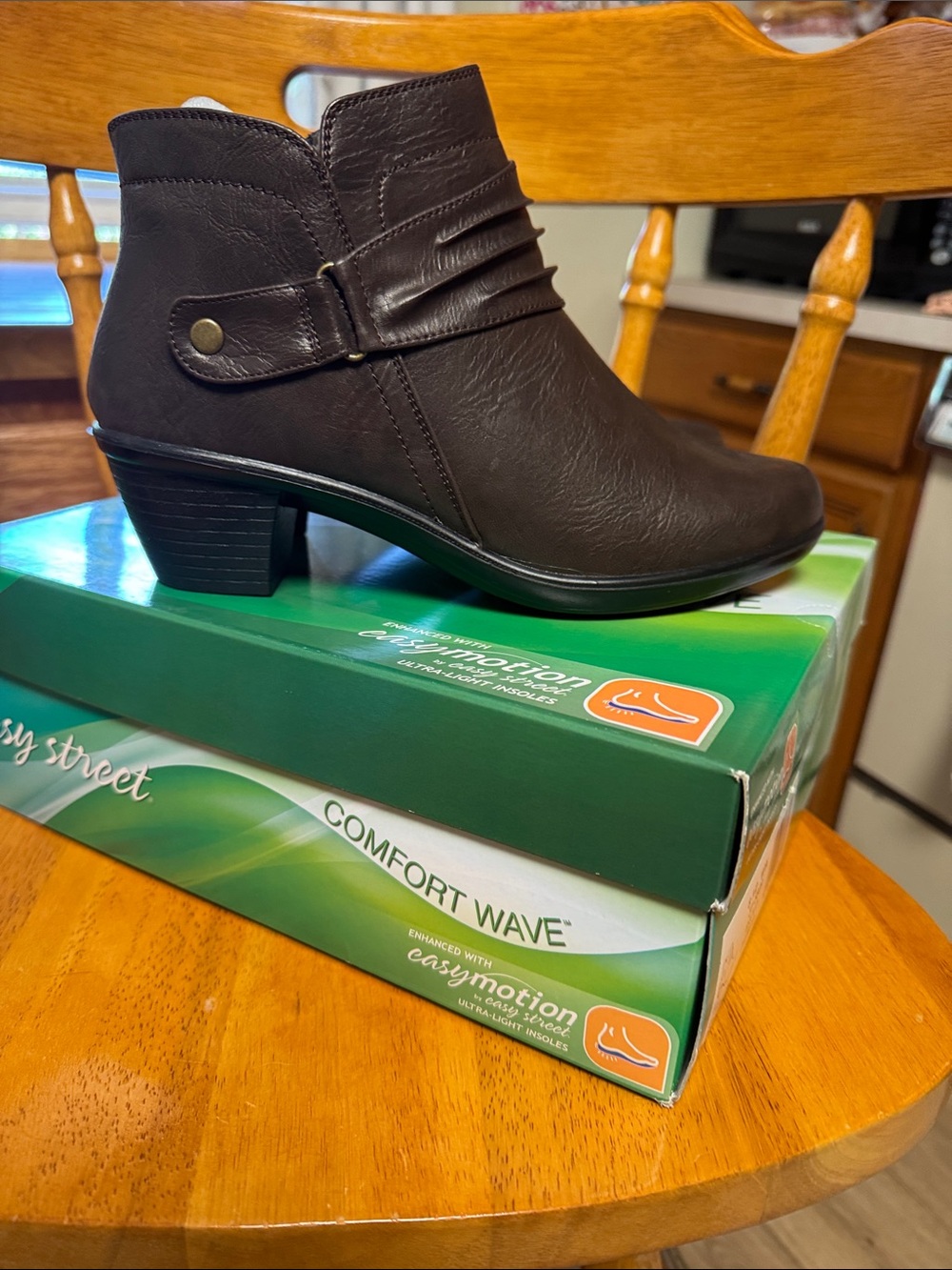 Easy Street NWB 8.5WW brown comfort wave DAMITA Ultra light Ankle zipper Bootie